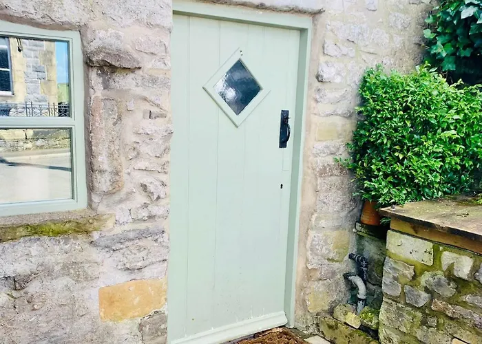 Idyllic, Rustic, Traditional Cottage In Rural Village With Wood Burner And A Great Local Pub