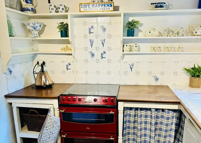 Idyllic, Rustic, Traditional Cottage In Rural Village With Wood Burner And A Great Local Pub