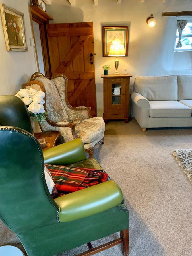 Idyllic, Rustic, Traditional In Rural Village With Wood Burner And A Great Local Pub * Taddington