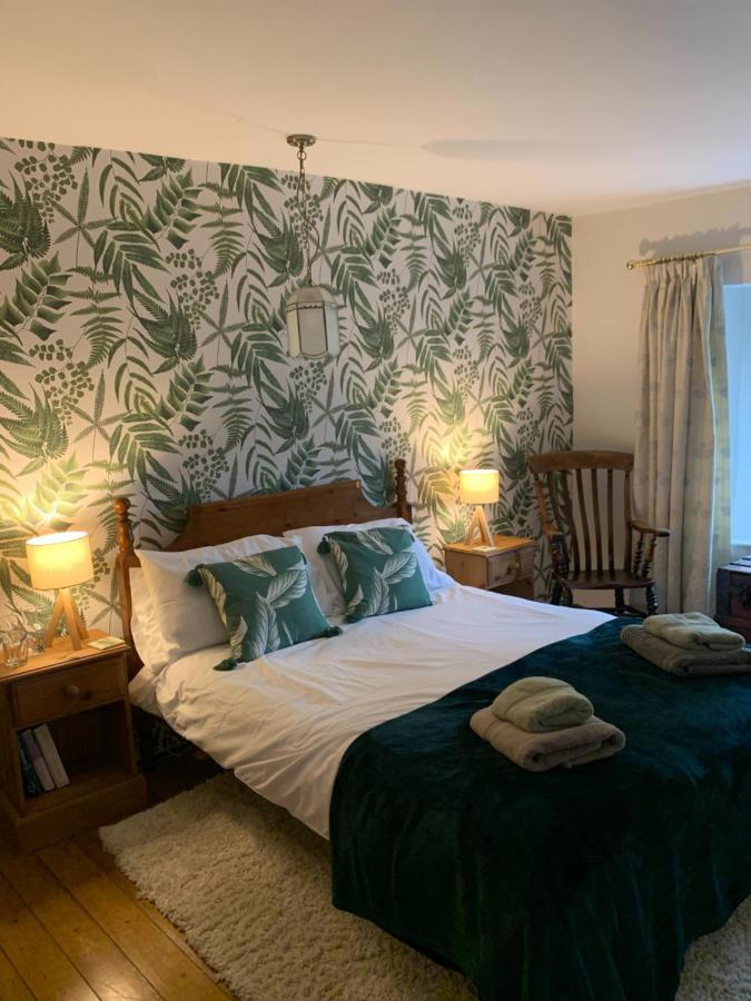 Idyllic, Rustic, Traditional In Rural Village With Wood Burner And A Great Local Pub Holiday home