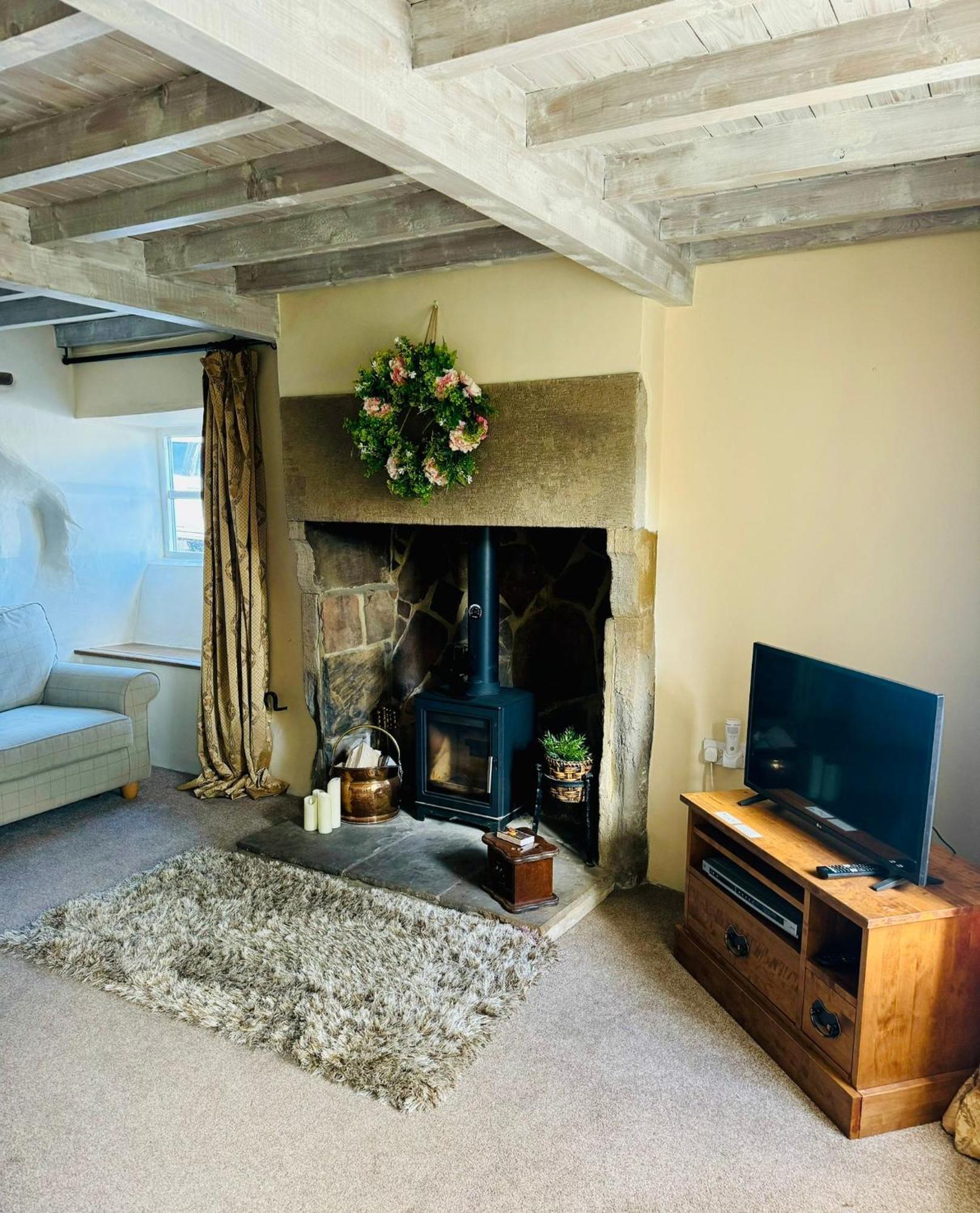 Holiday home Idyllic, Rustic, Traditional In Rural Village With Wood Burner And A Great Local Pub *